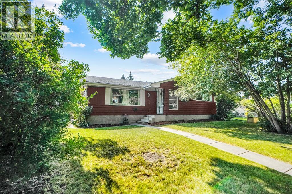 Single Family House Bungalow for Sale in  Northmount Drive NW Brentwood Calgary 