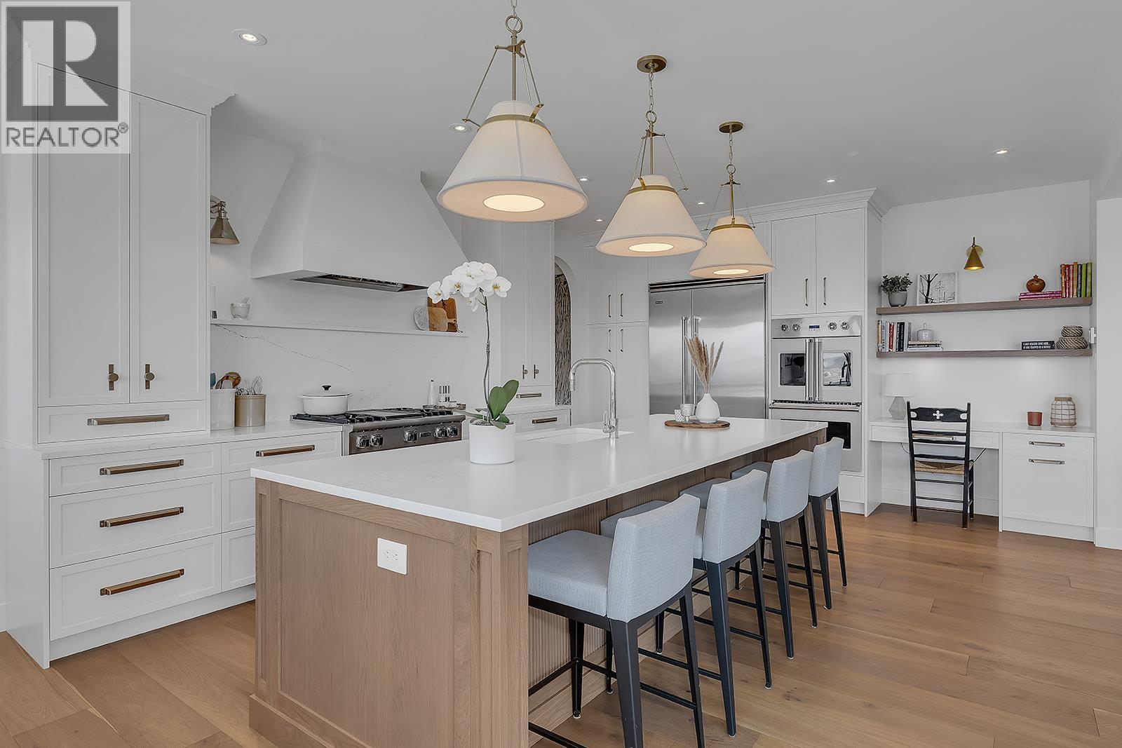  5670 Mountainside Court, Kelowna