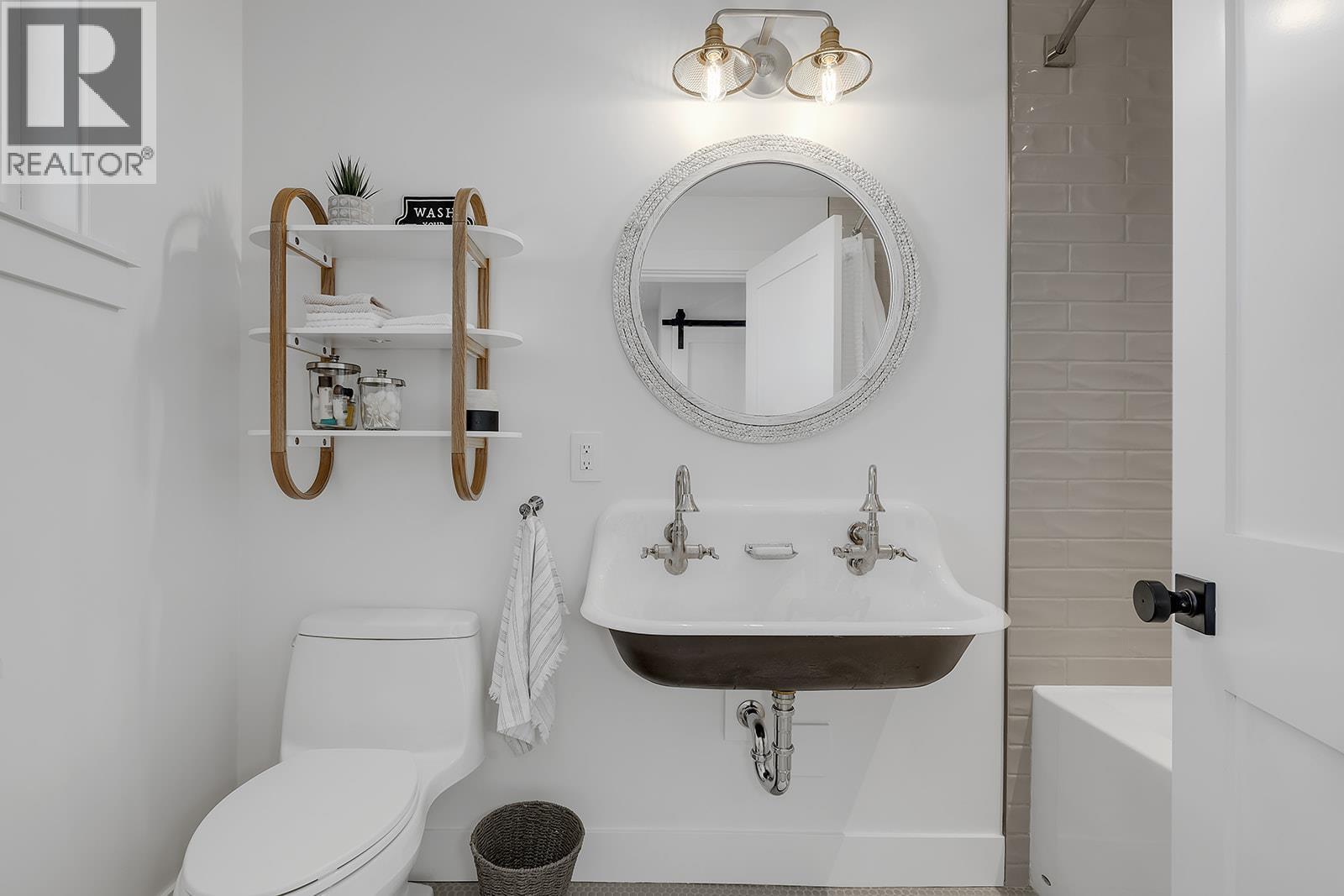  5670 Mountainside Court, Kelowna