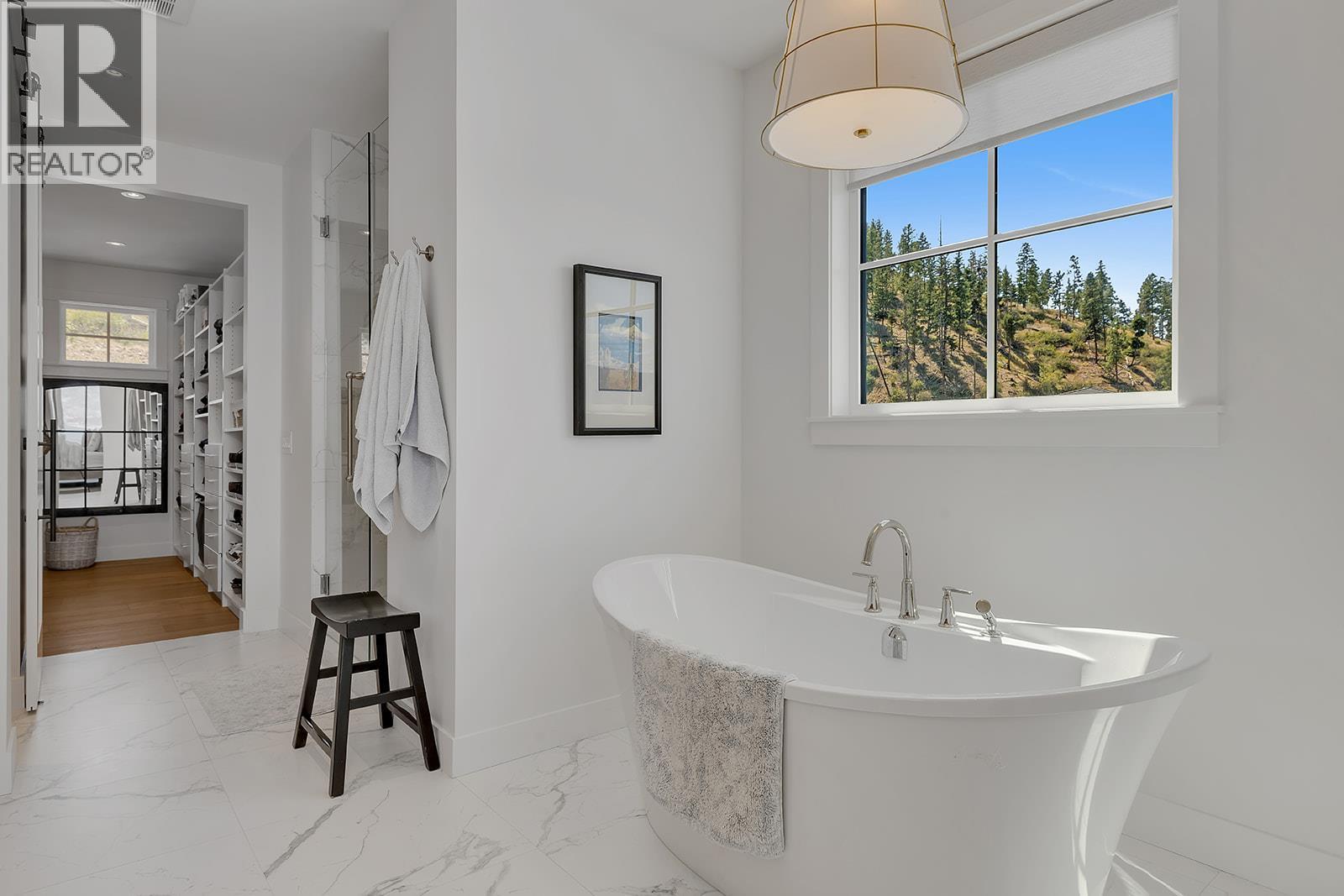  5670 Mountainside Court, Kelowna