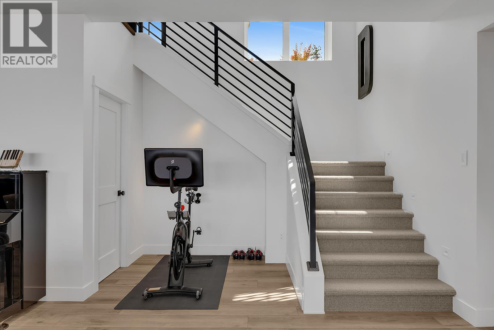  5670 Mountainside Court, Kelowna