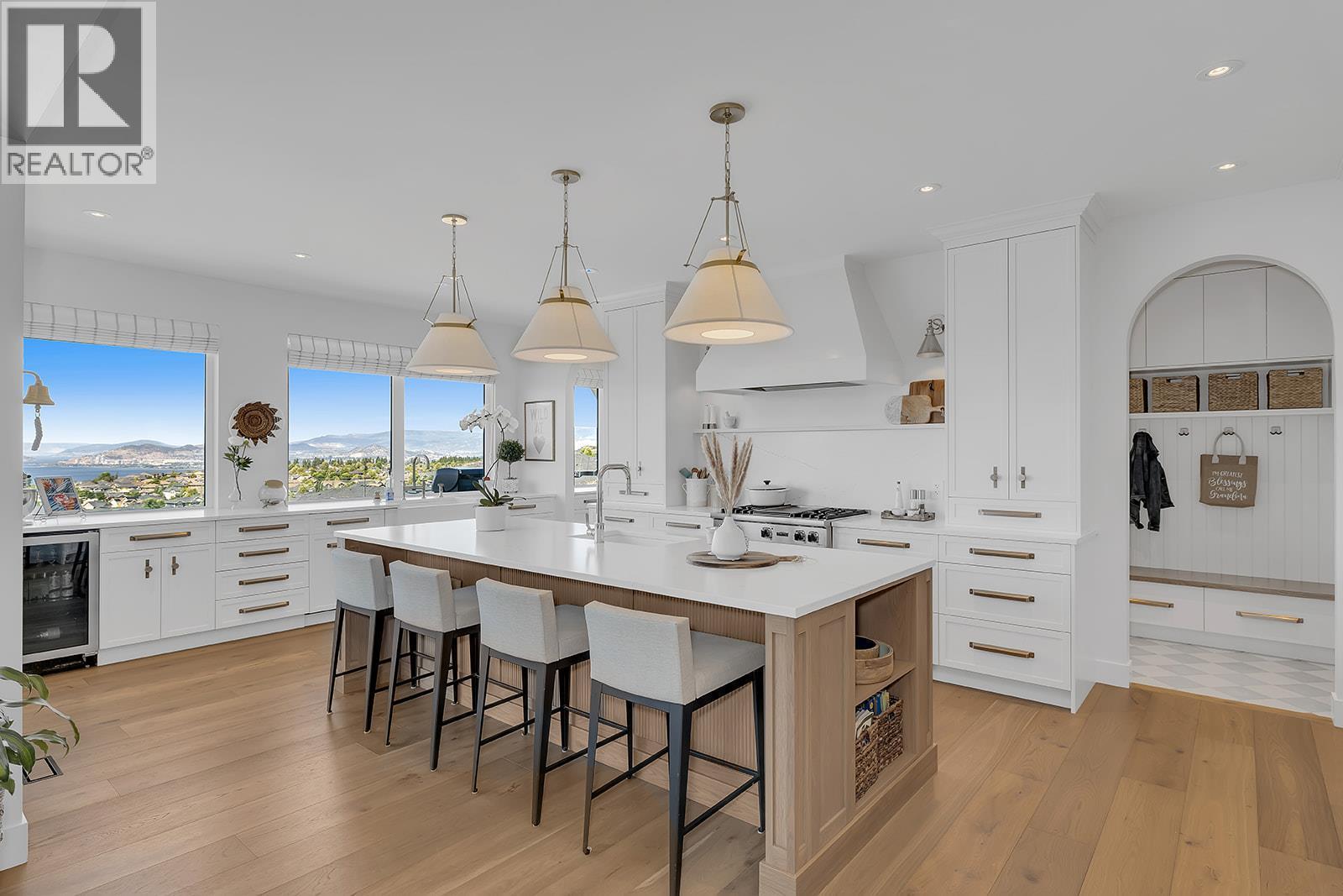  5670 Mountainside Court, Kelowna