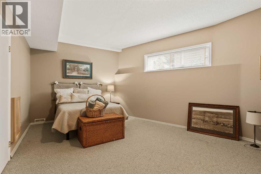 Single Family House for Sale in  Edendale Crescent NW Edgemont Calgary 