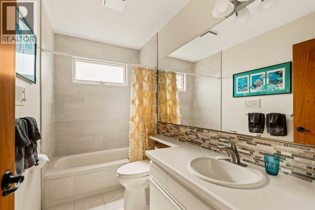 Single Family House for Sale in  Edendale Crescent NW Edgemont Calgary 