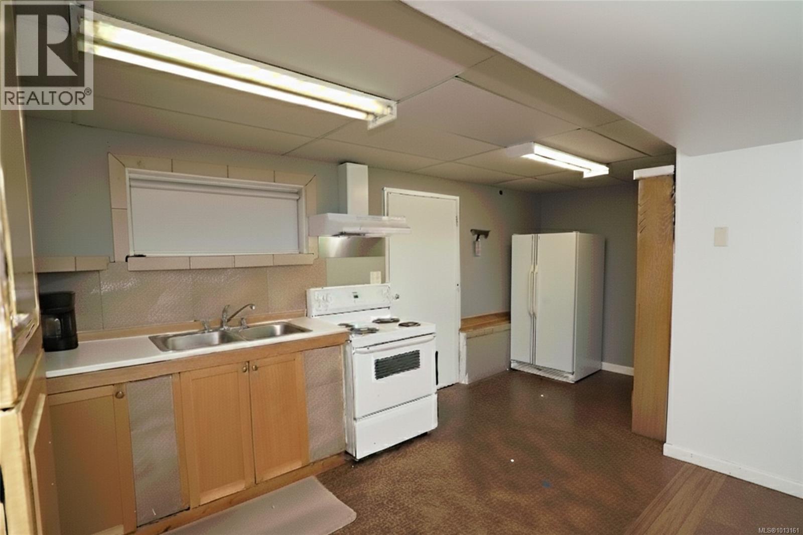 536 Strathdee Pl, Colwood