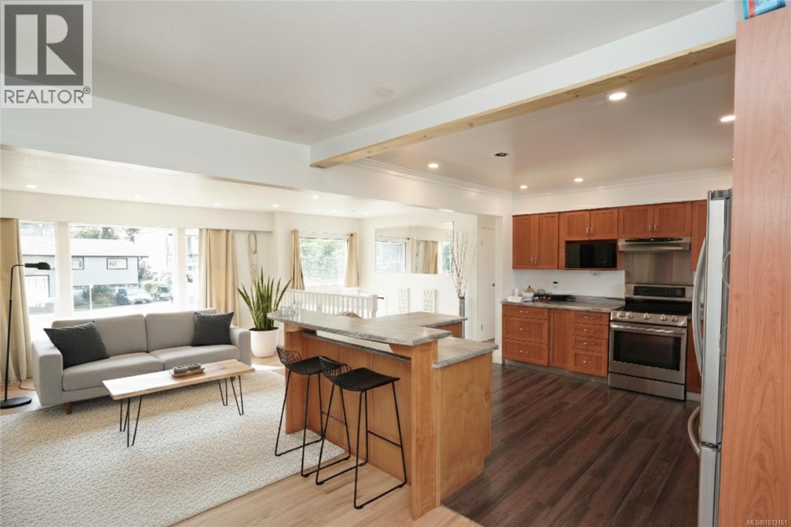 536 Strathdee Pl, Colwood