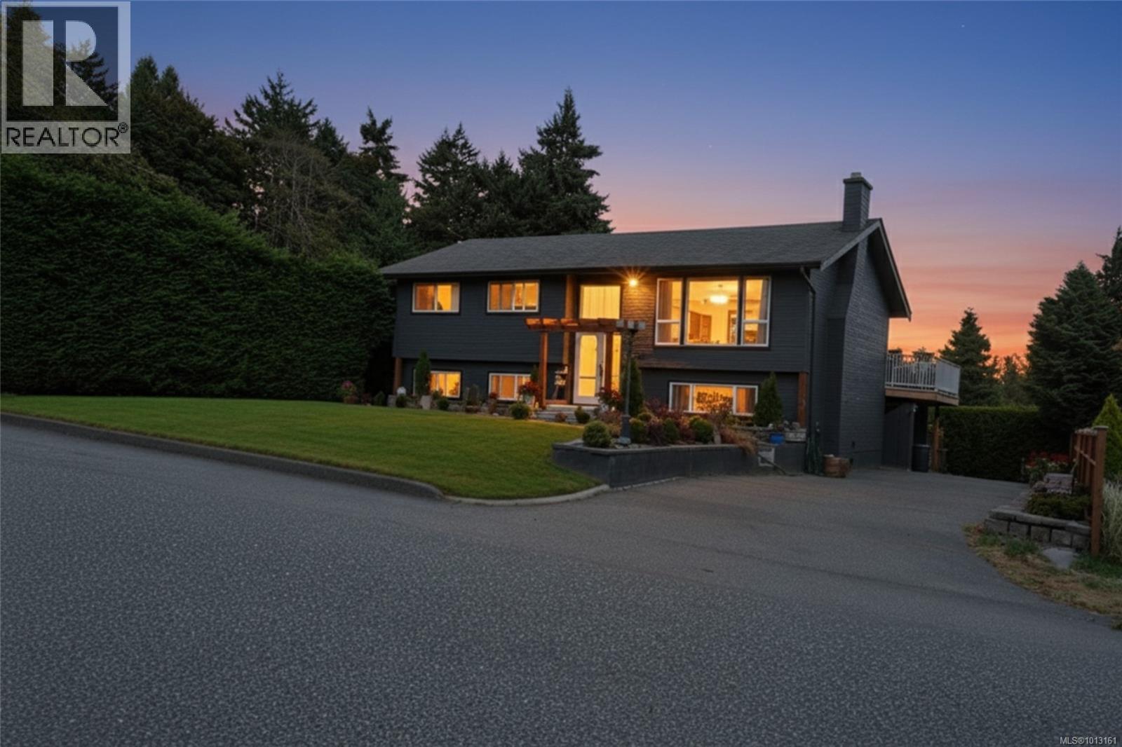 536 Strathdee Pl, Colwood