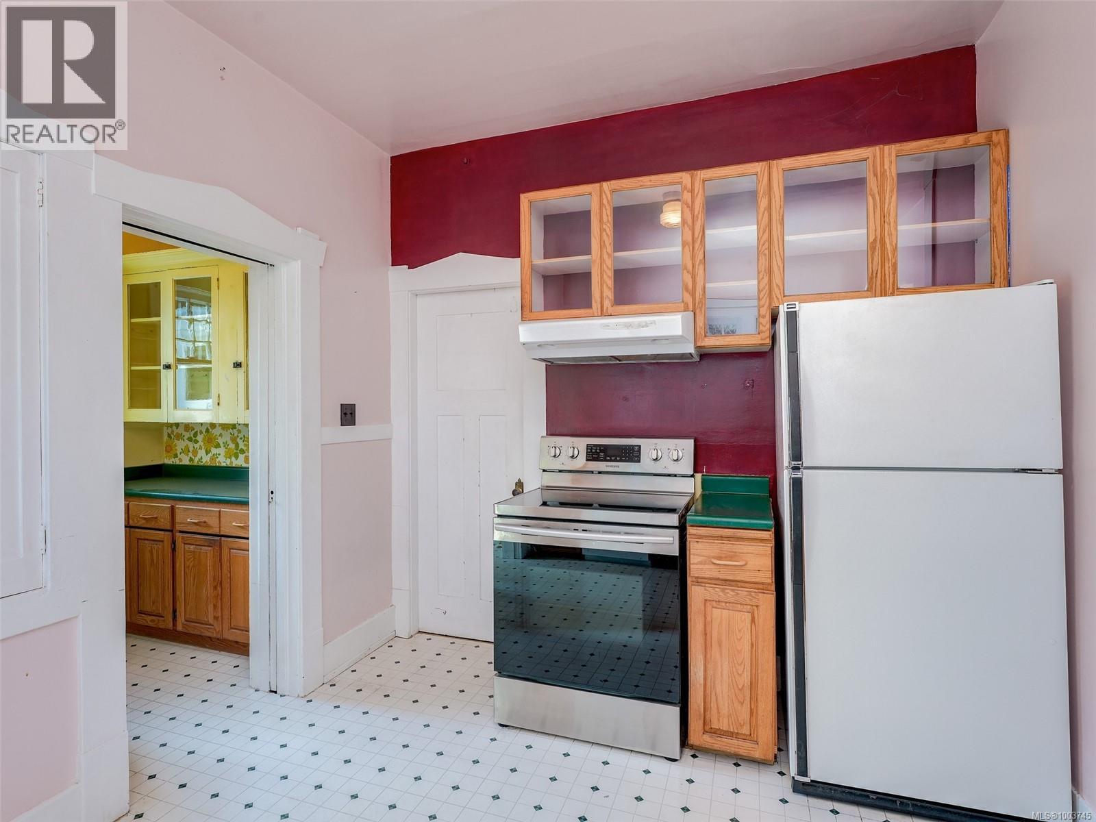 273 Linden Ave, Victoria