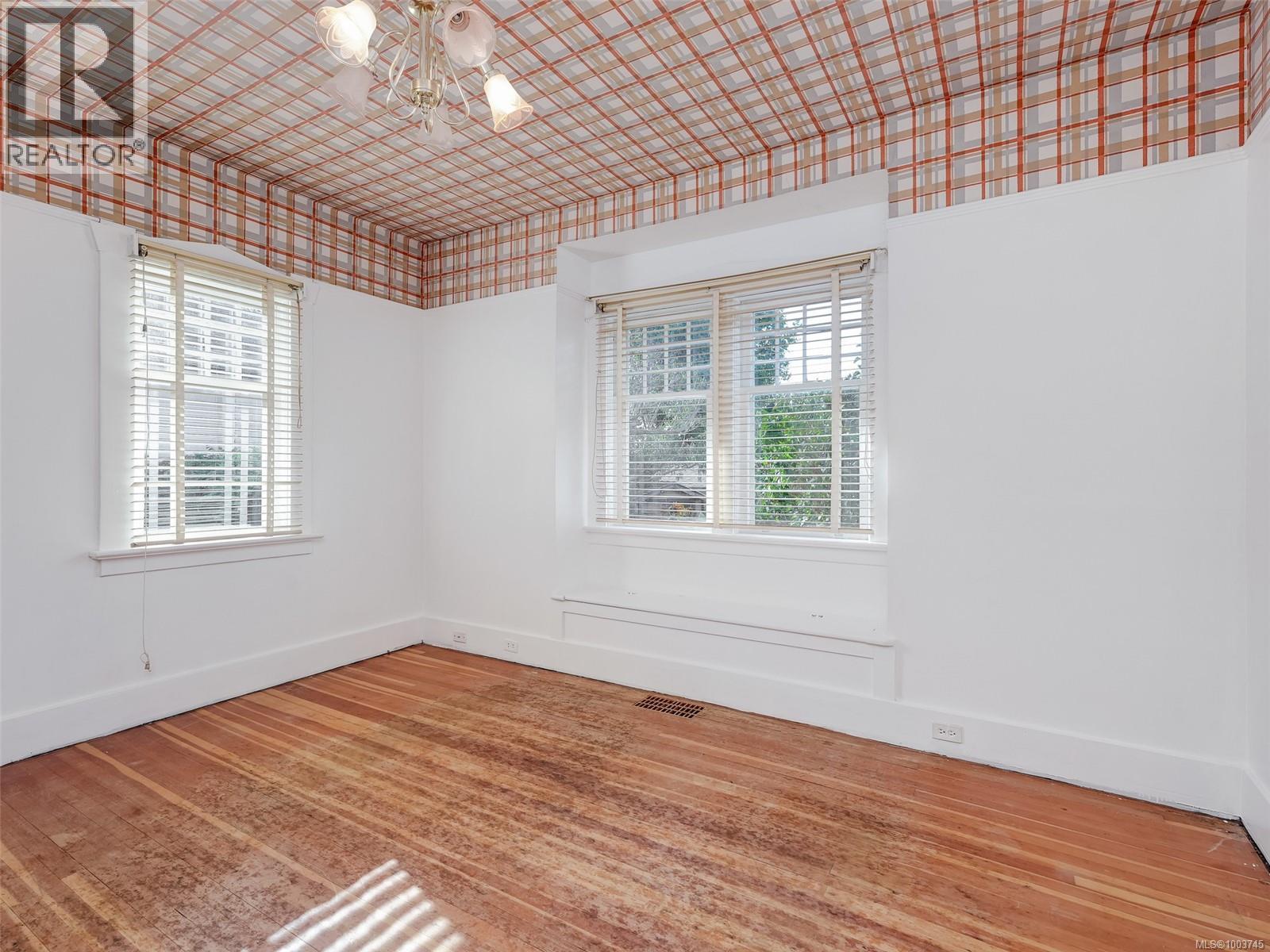 273 Linden Ave, Victoria