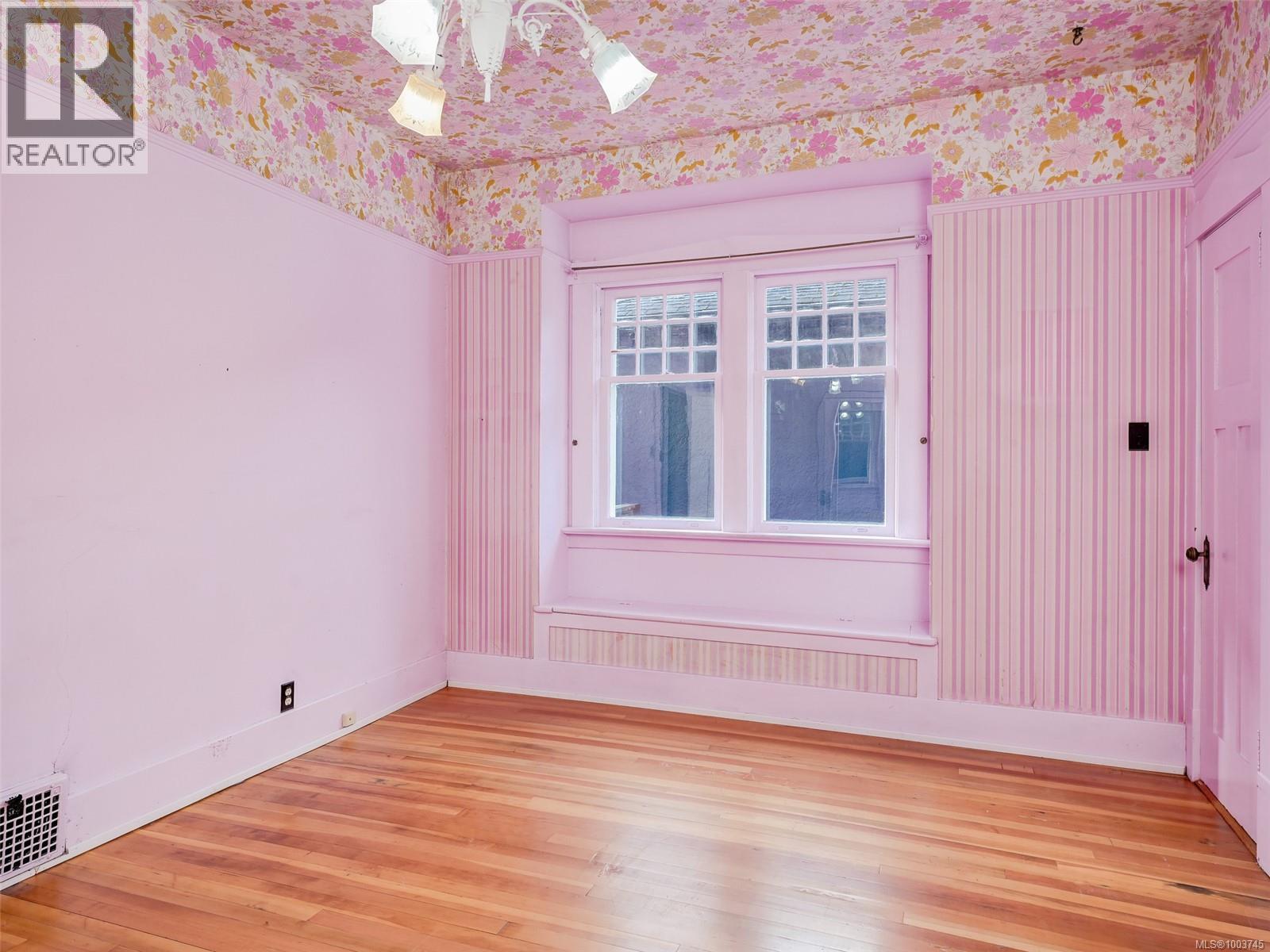 273 Linden Ave, Victoria