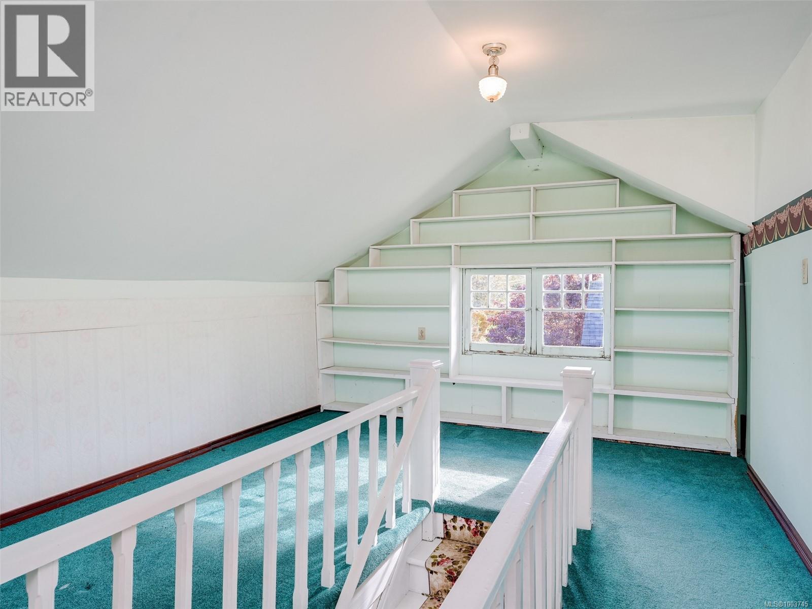 273 Linden Ave, Victoria