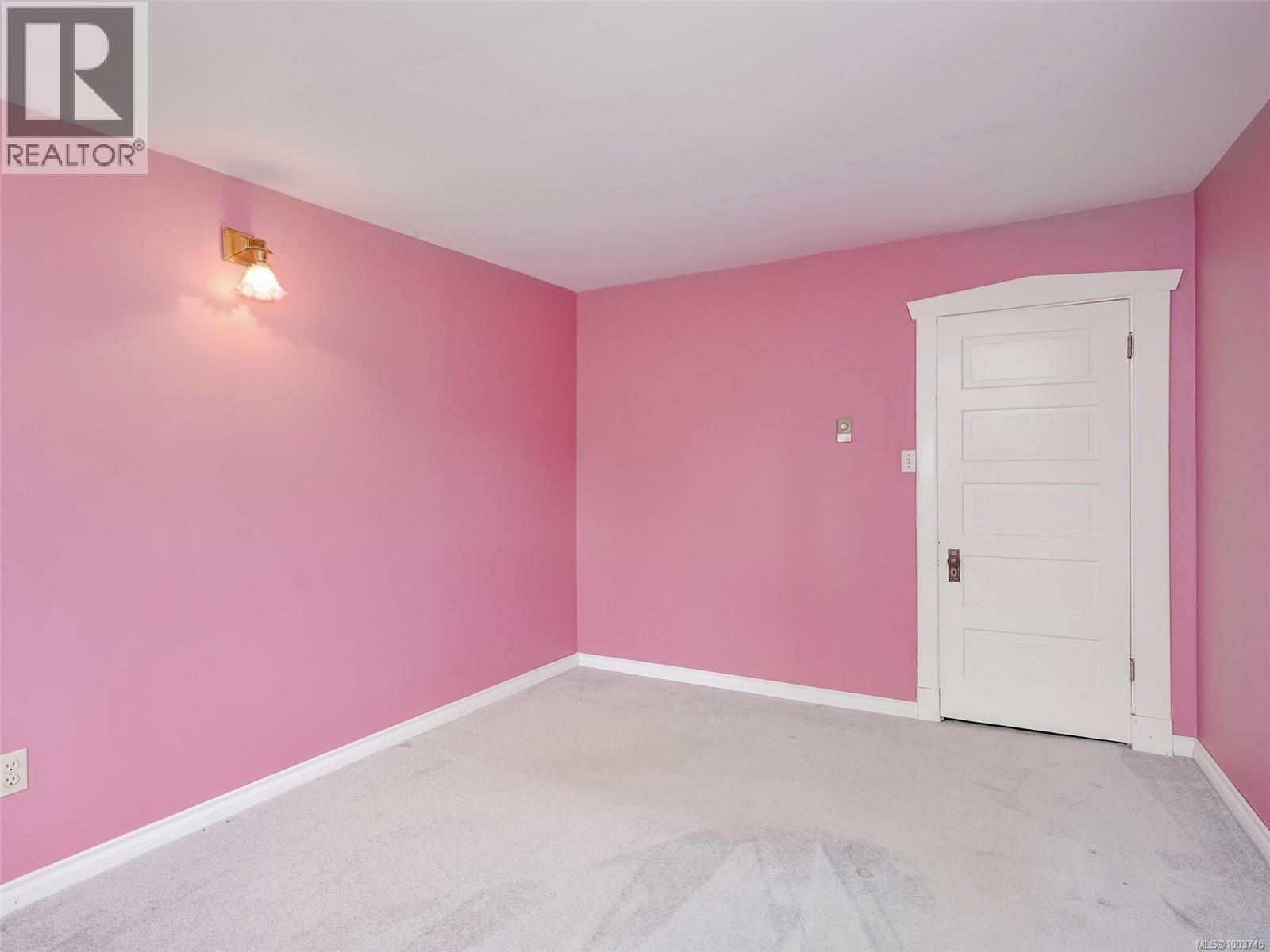 273 Linden Ave, Victoria