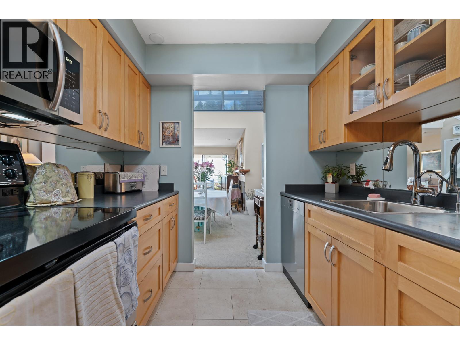48 2250 FOLKESTONE WAY, West Vancouver