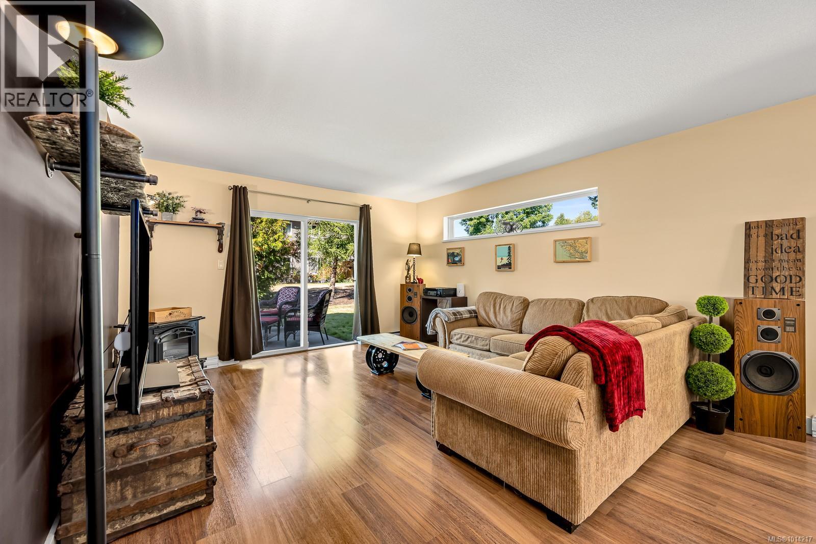 19 3400 Coniston Cres, Cumberland