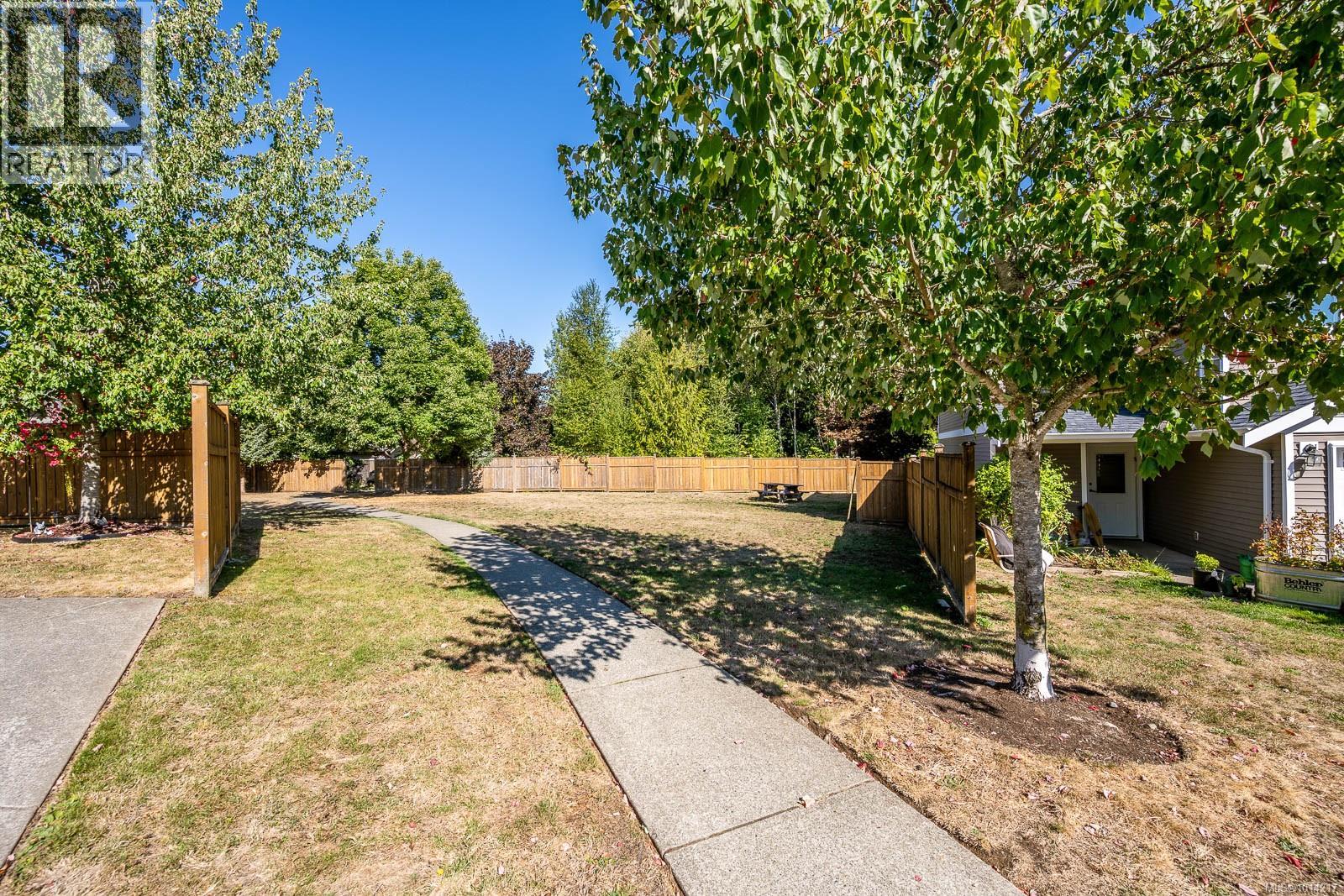 19 3400 Coniston Cres, Cumberland