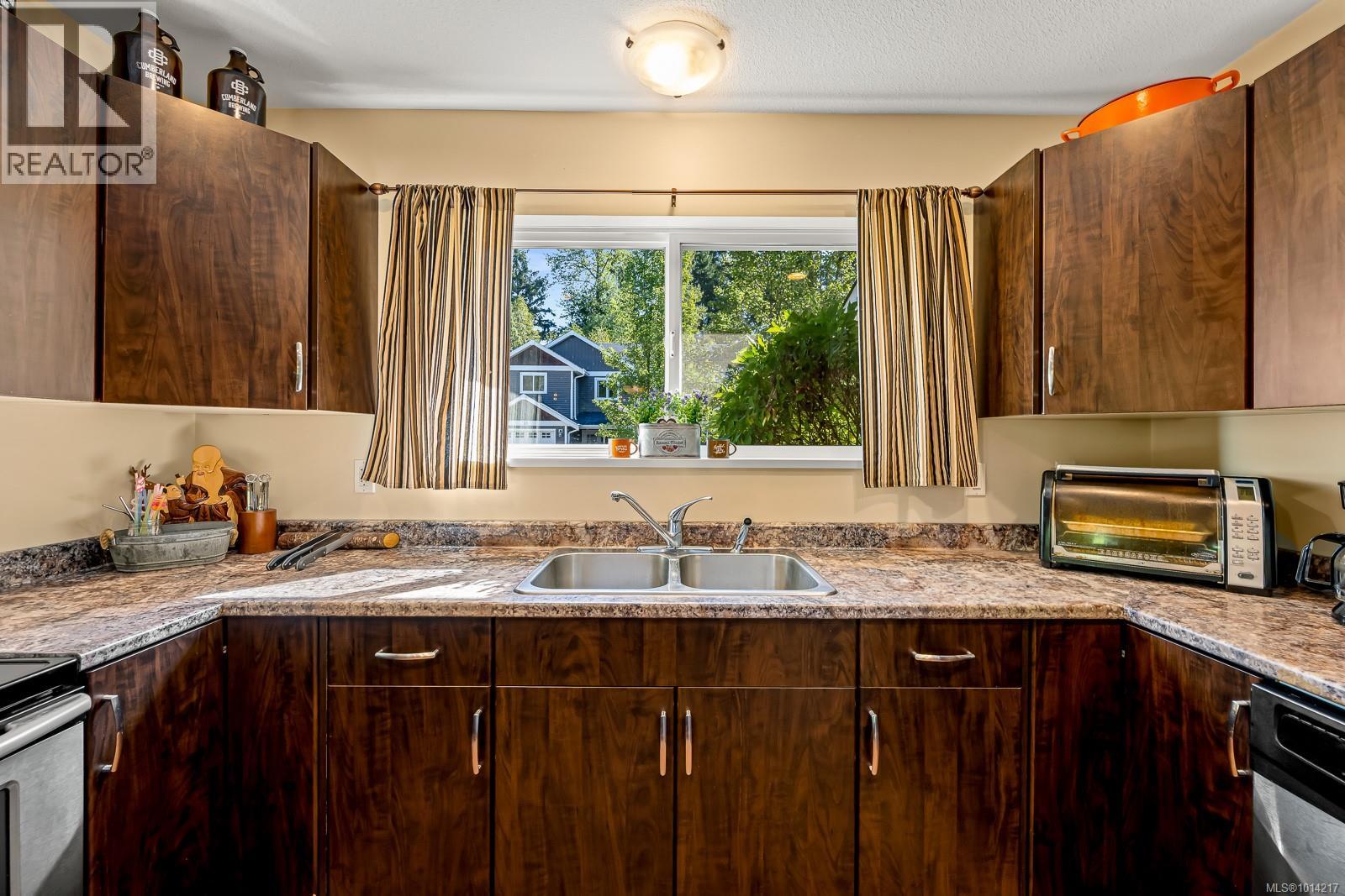 19 3400 Coniston Cres, Cumberland