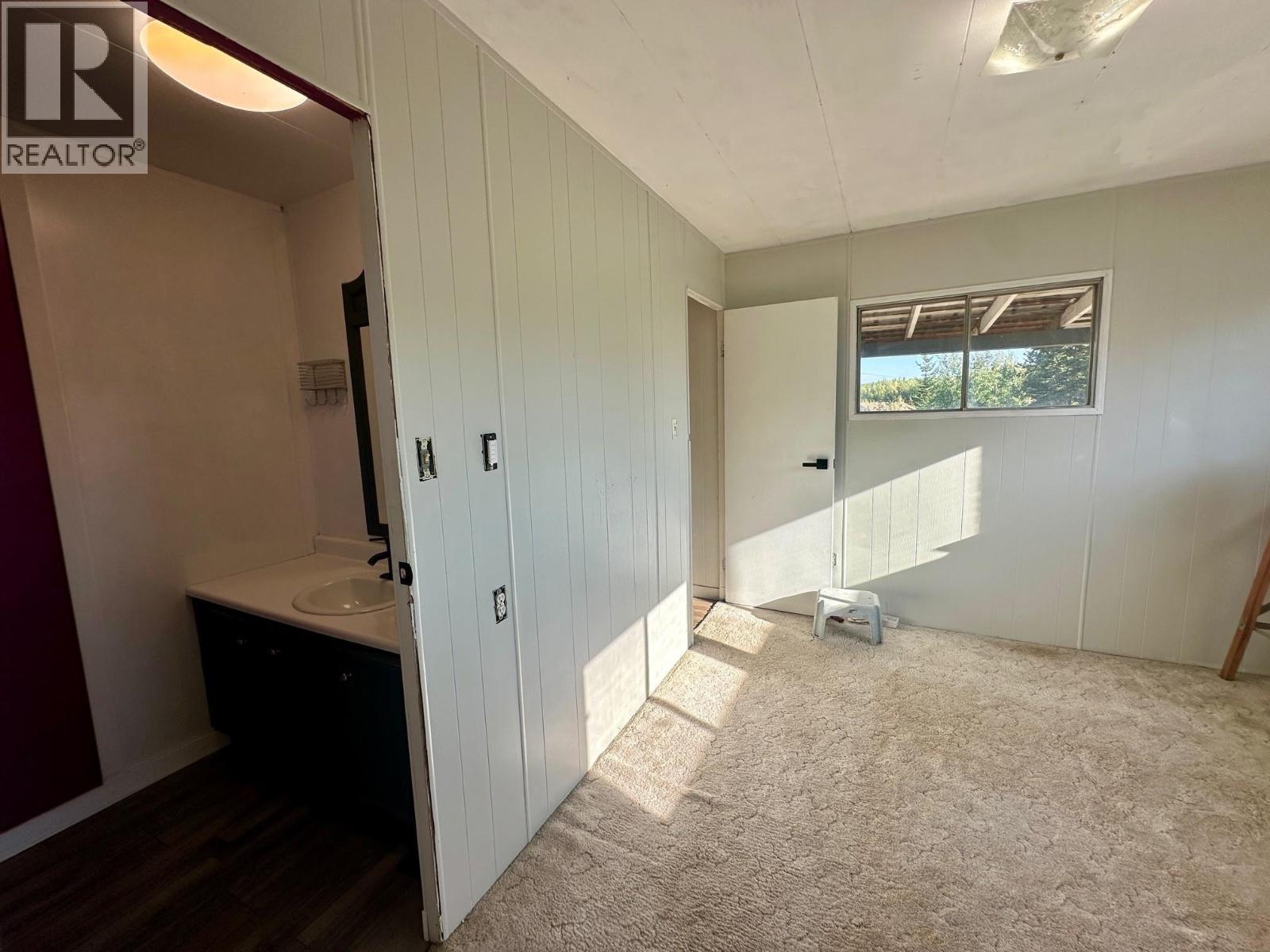 693 OAK ROAD, Vanderhoof