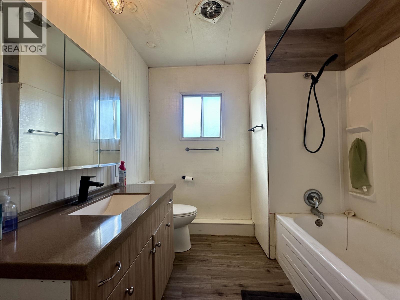 693 OAK ROAD, Vanderhoof
