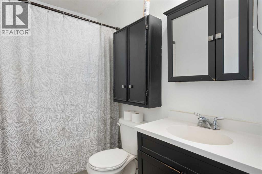 Single Family House Bi-level for Sale in  Dover Crescent SE Dover Calgary 