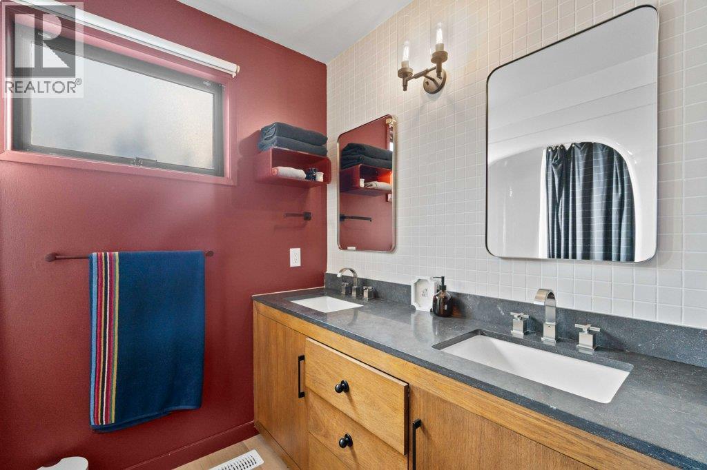 2221 Sunset Point, Blind Bay