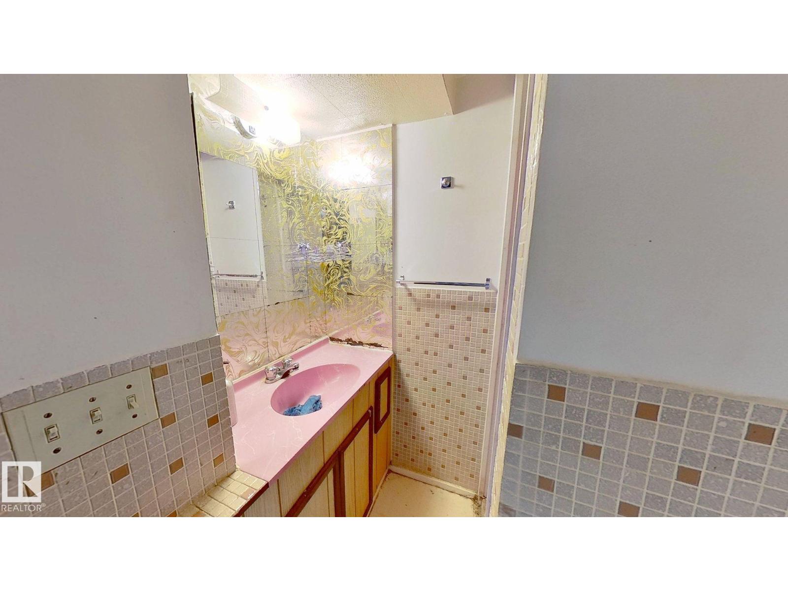 13320 139 ST NW - 12
