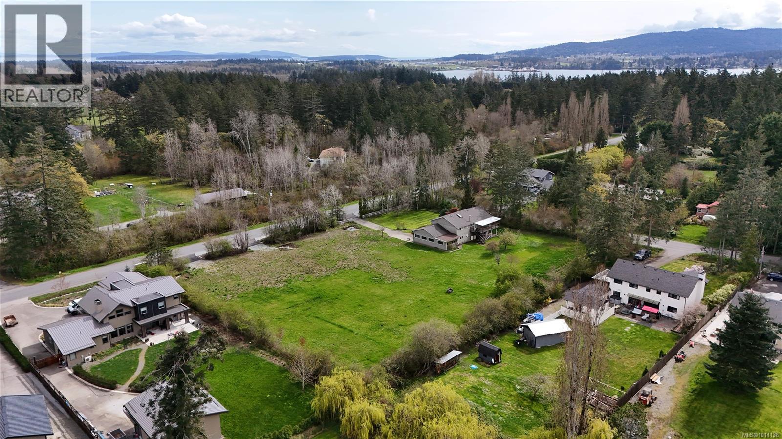 10826 Derrick Rd, North Saanich