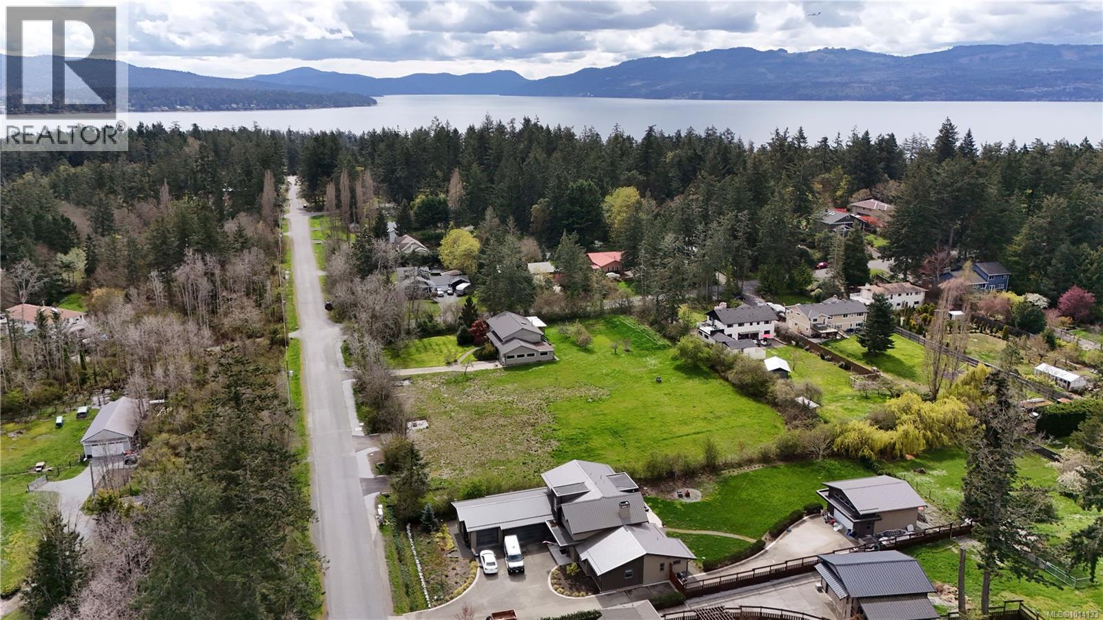 10820 Derrick Rd, North Saanich
