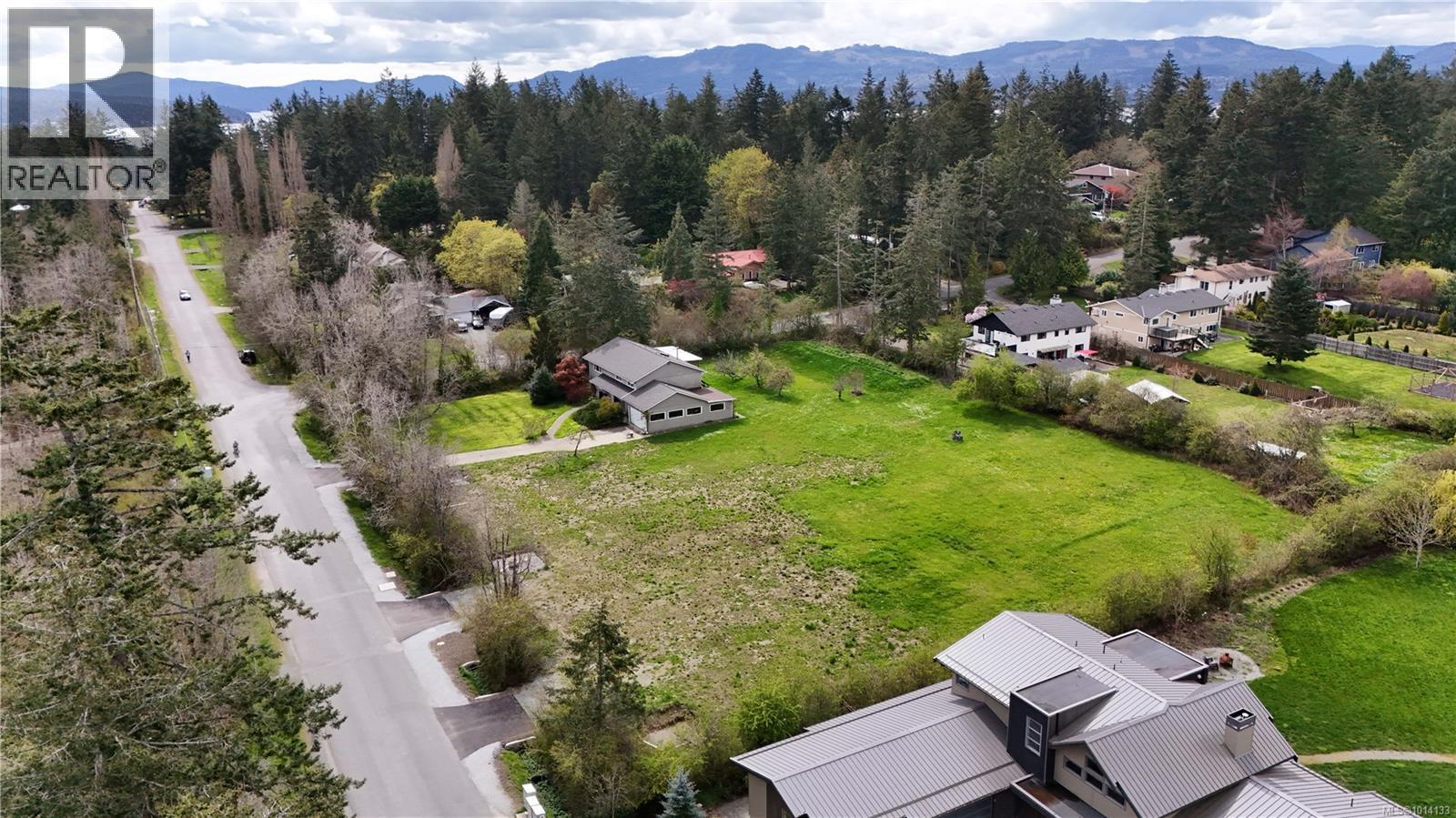 10820 Derrick Rd, North Saanich