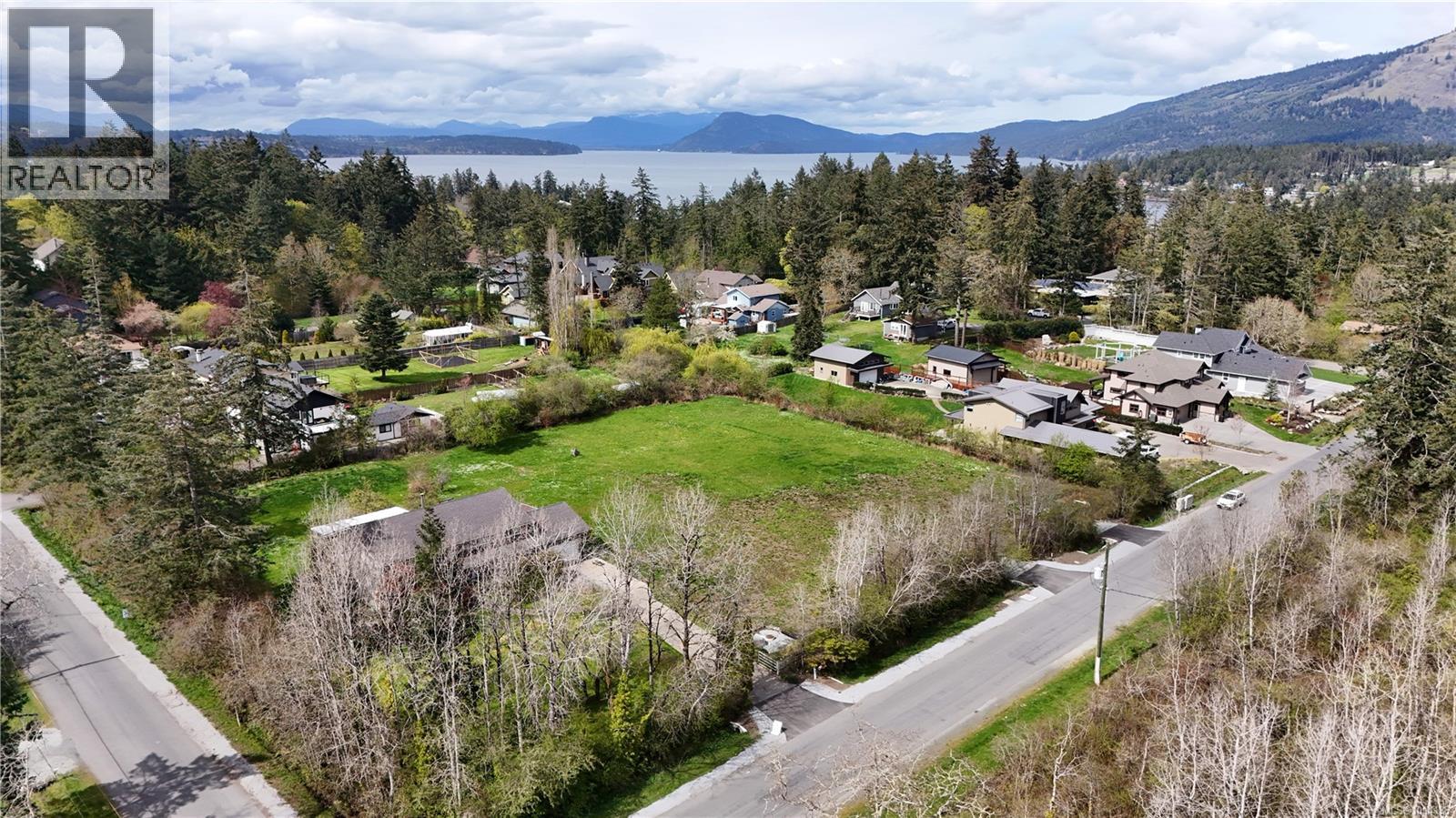 10820 Derrick Rd, North Saanich