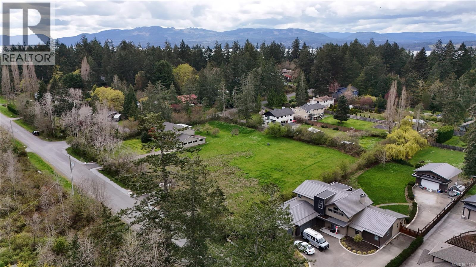 10820 Derrick Rd, North Saanich