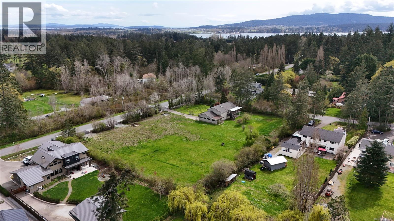 10820 Derrick Rd, North Saanich
