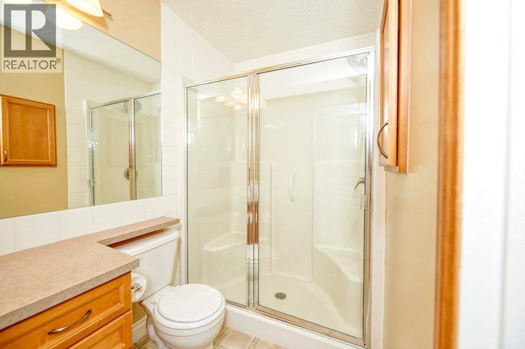Single Family House 4 Level for Sale in  Cougar Ridge Mews SW Cougar Ridge Calgary 