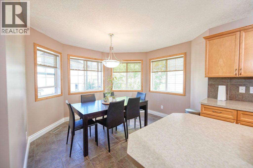 Single Family House 4 Level for Sale in  Cougar Ridge Mews SW Cougar Ridge Calgary 