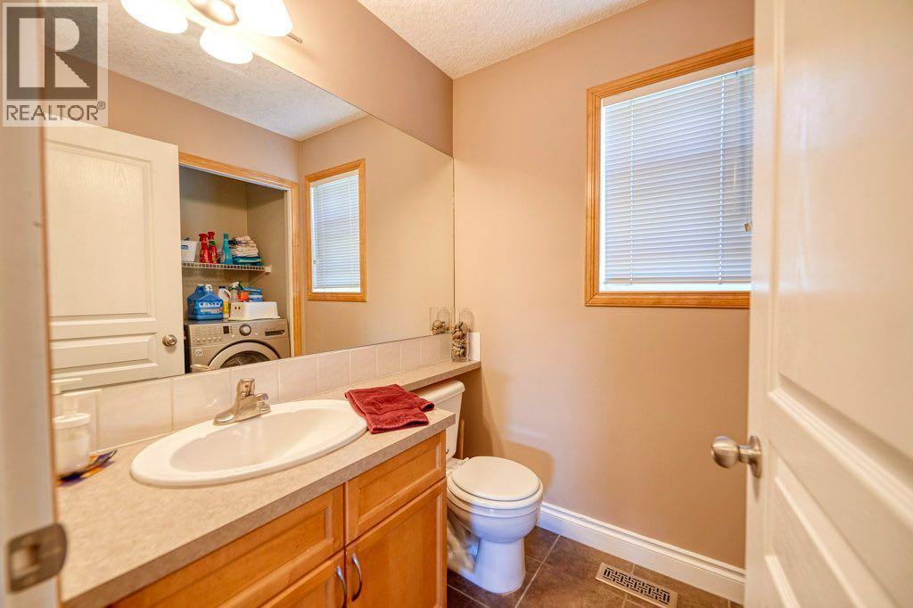 Single Family House 4 Level for Sale in  Cougar Ridge Mews SW Cougar Ridge Calgary 
