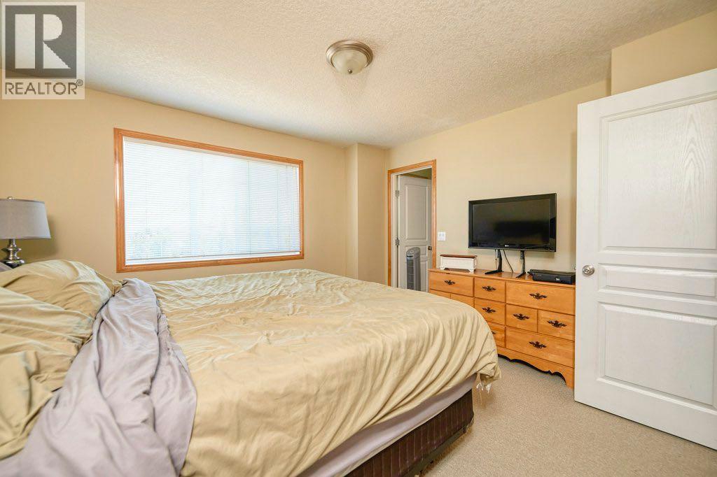 Single Family House 4 Level for Sale in  Cougar Ridge Mews SW Cougar Ridge Calgary 