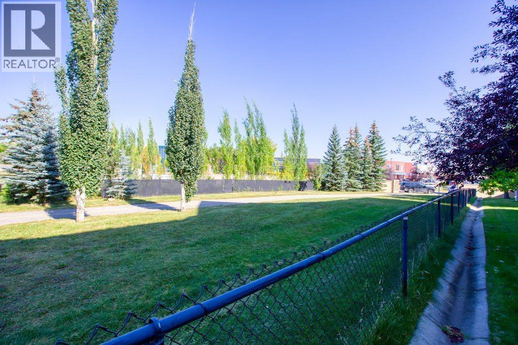 Single Family House 4 Level for Sale in  Cougar Ridge Mews SW Cougar Ridge Calgary 