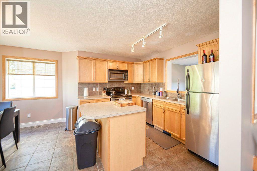 Single Family House 4 Level for Sale in  Cougar Ridge Mews SW Cougar Ridge Calgary 