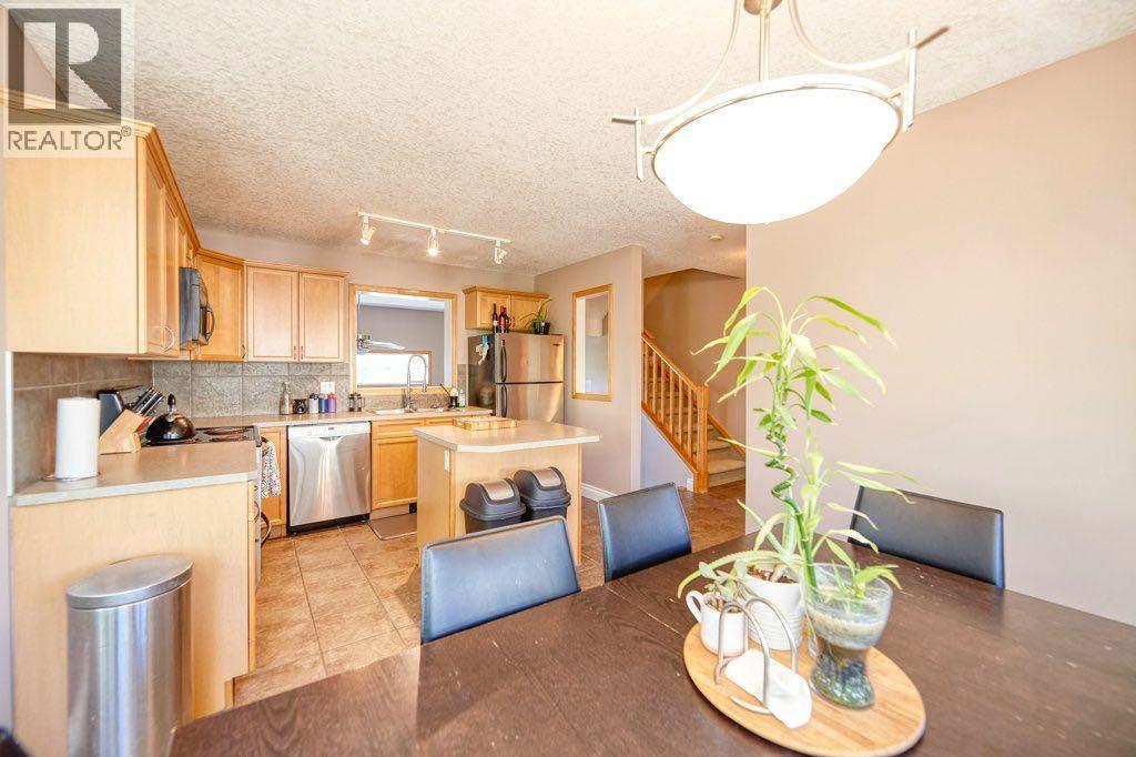 Single Family House 4 Level for Sale in  Cougar Ridge Mews SW Cougar Ridge Calgary 