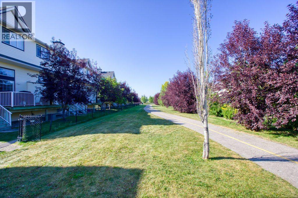 Single Family House 4 Level for Sale in  Cougar Ridge Mews SW Cougar Ridge Calgary 