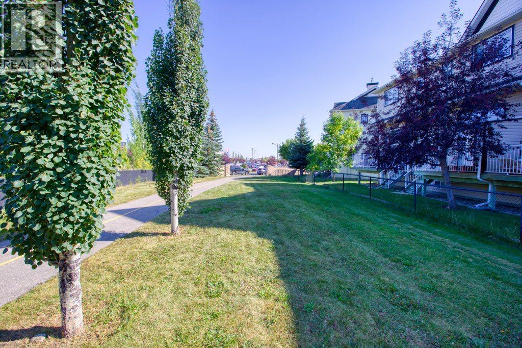 Single Family House 4 Level for Sale in  Cougar Ridge Mews SW Cougar Ridge Calgary 