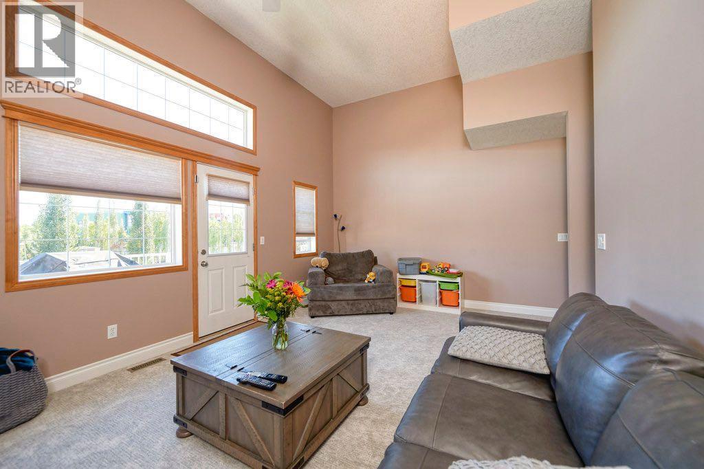 Single Family House 4 Level for Sale in  Cougar Ridge Mews SW Cougar Ridge Calgary 