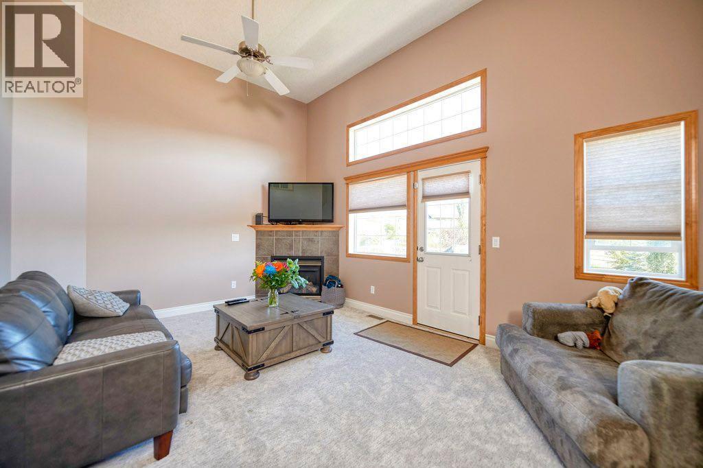 Single Family House 4 Level for Sale in  Cougar Ridge Mews SW Cougar Ridge Calgary 