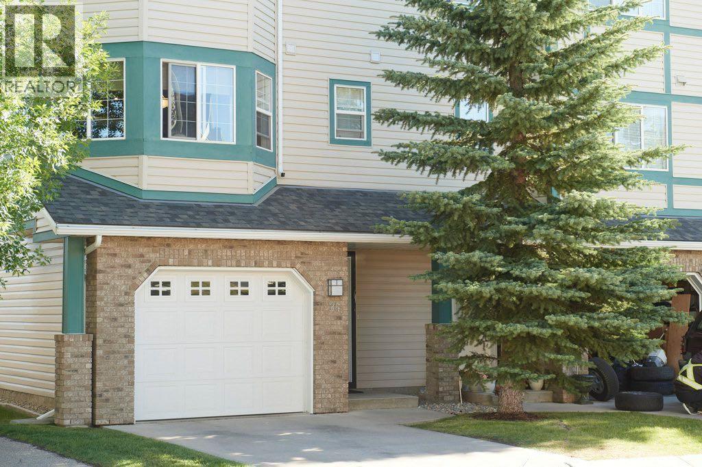 Single Family House 4 Level for Sale in  Cougar Ridge Mews SW Cougar Ridge Calgary 