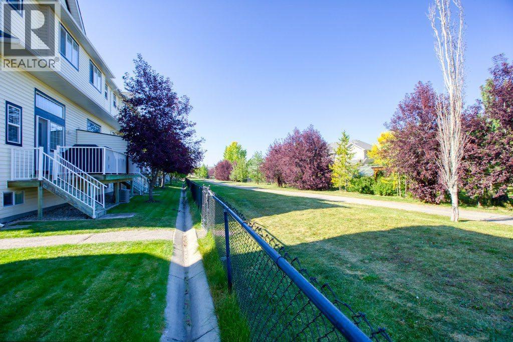 Single Family House 4 Level for Sale in  Cougar Ridge Mews SW Cougar Ridge Calgary 