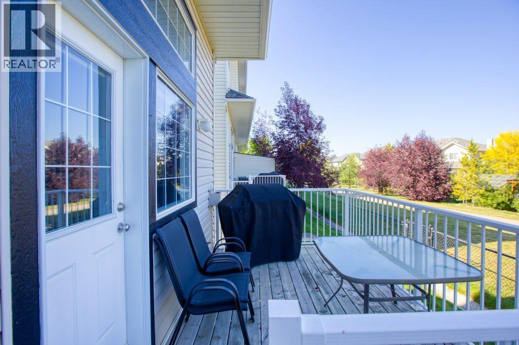 Single Family House 4 Level for Sale in  Cougar Ridge Mews SW Cougar Ridge Calgary 