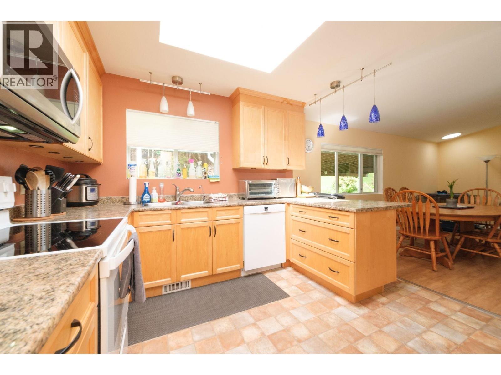 3318 LINWOOD ROAD, Roberts Creek
