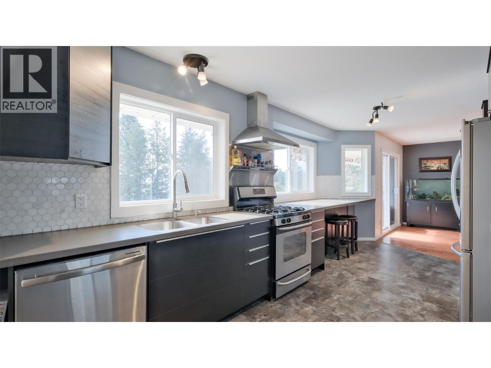  1556 Blackwood Drive, West Kelowna