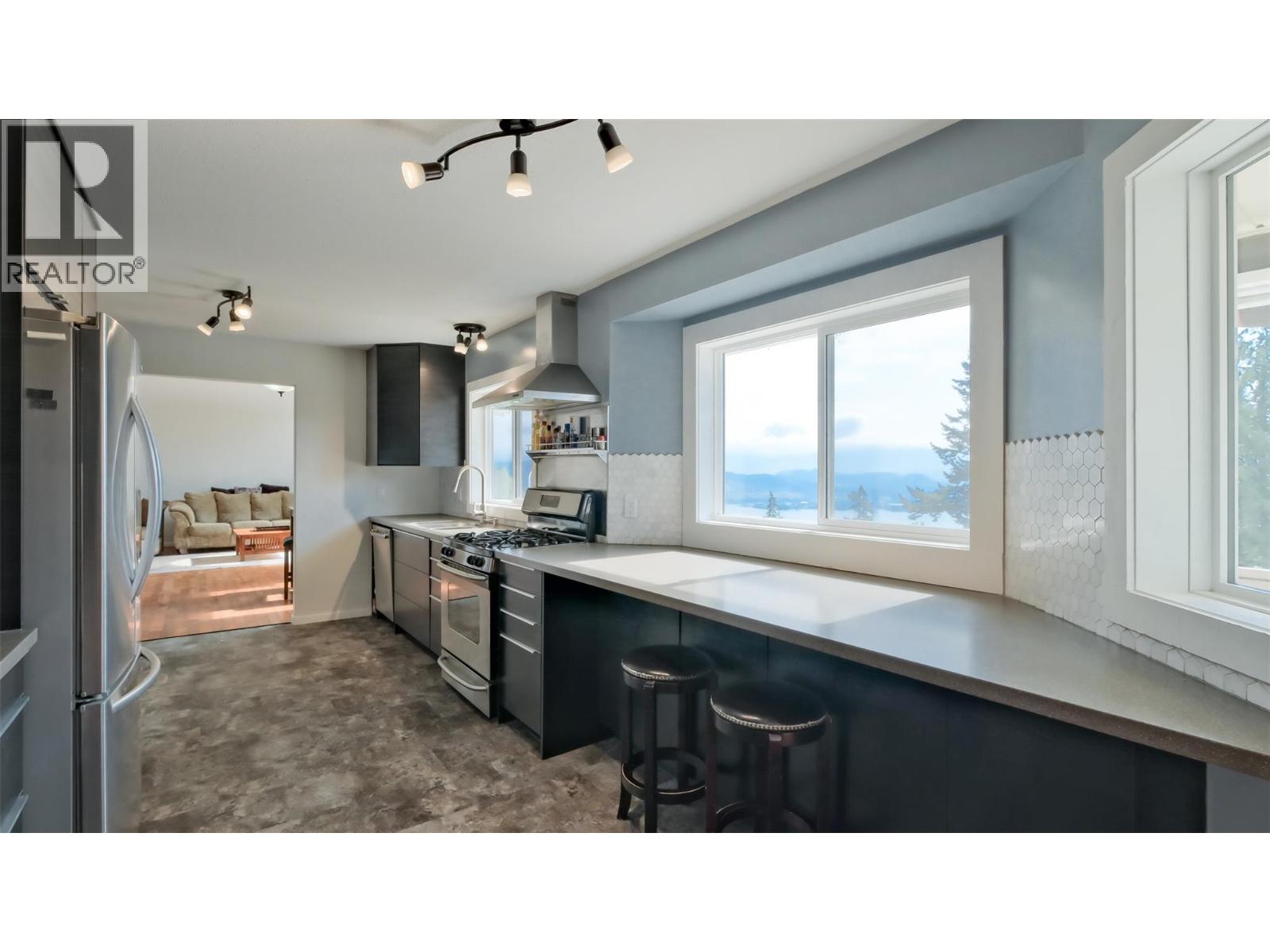  1556 Blackwood Drive, West Kelowna