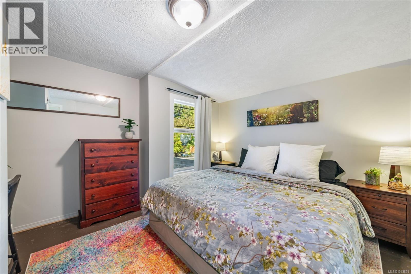 920 Arundel Dr, Saanich