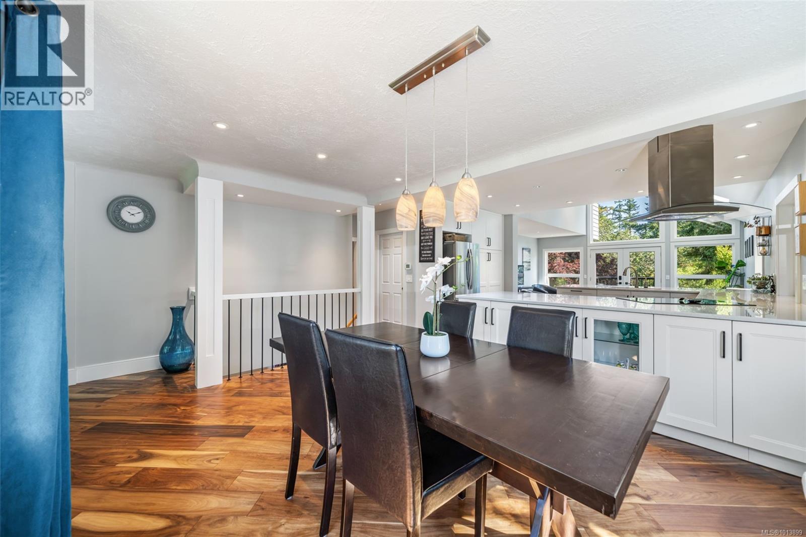 920 Arundel Dr, Saanich